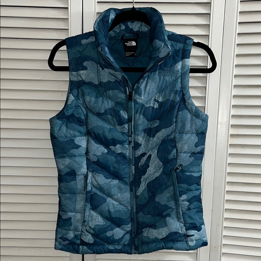 NWOT The North Face Quilted Puffer Camo Vest